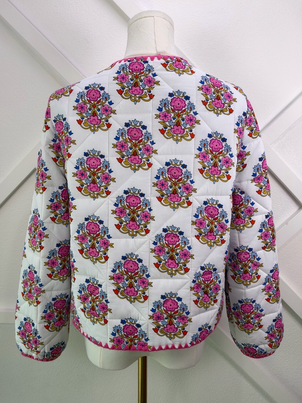 Boden Chelsea Quilted Jacket In Wildflower Stamp White Pink Size 6 - Picture 10 of 14